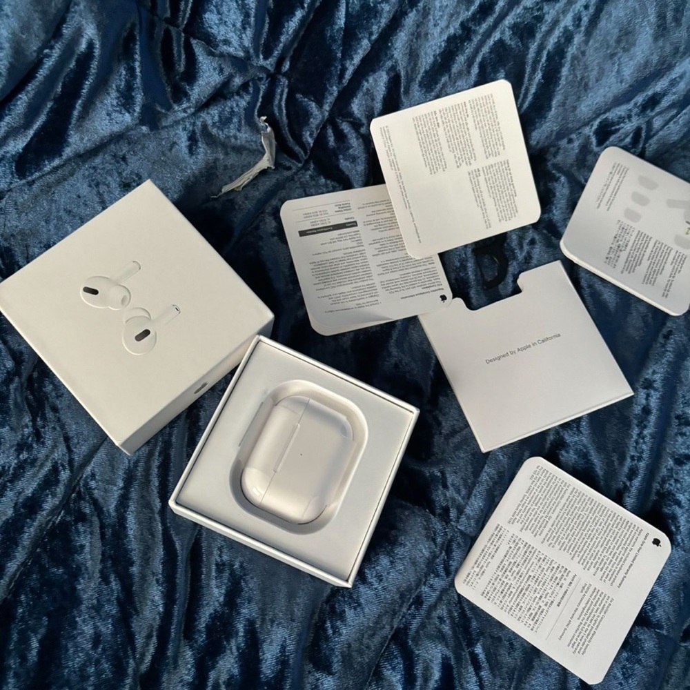 AirPods second generation - Picture 3 of 6